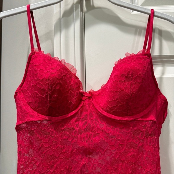 VICTORIA'S SECRET THE LACIE STRETCH BRIGHT
RED LACE LINGERIE TEDDY medium - Picture 2 of 9